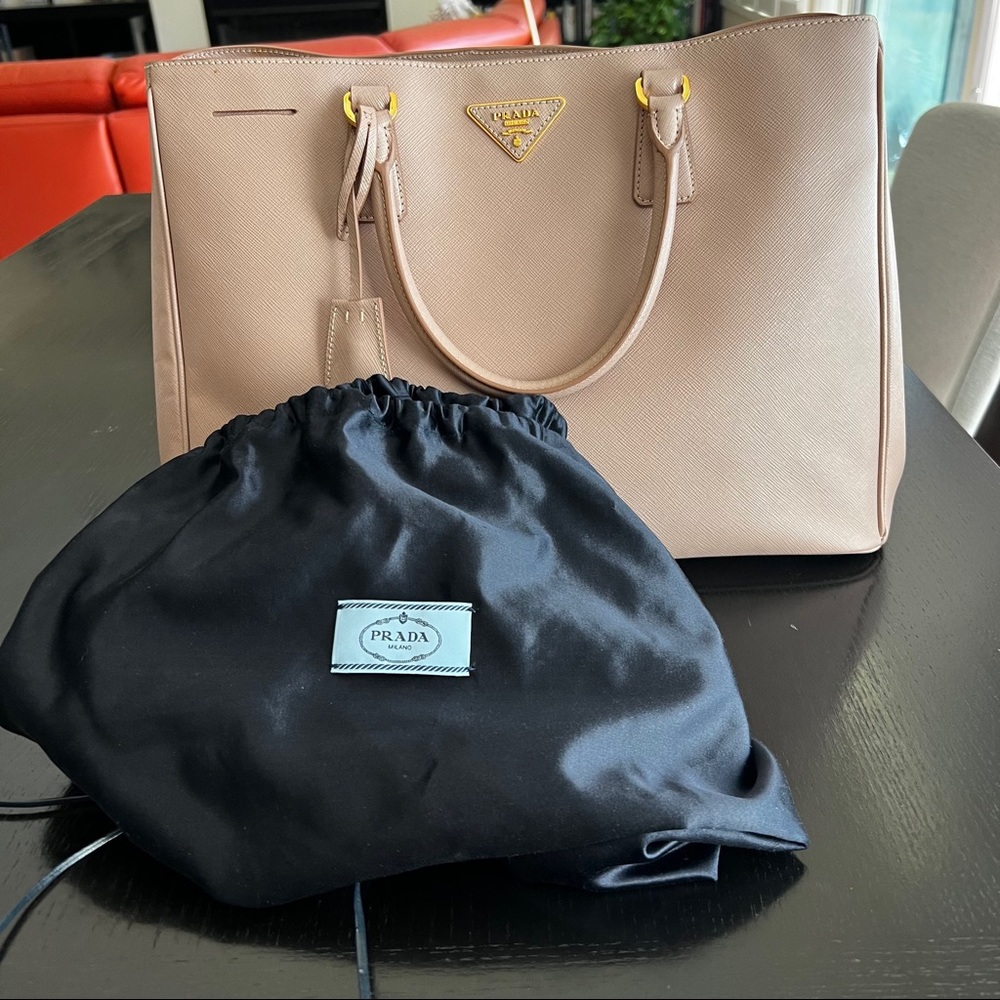PRADA GALLERIA Saffiano Large bag in powder pink (SOLD) - Picture 2 of 12